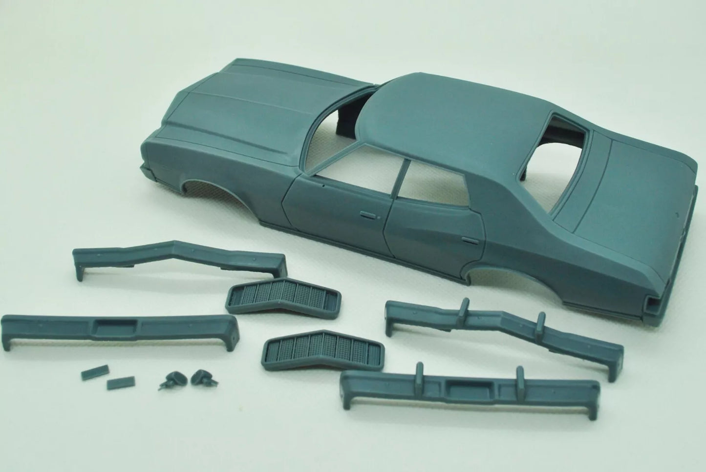 1/25 3D-Druckharz, NICHT GEGOSSEN, Bausatz Ford Gran Torino 4-türige Limousine 1974